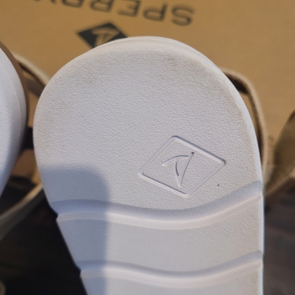 Brand New Sperry sandals size 4M - Picture 4 of 4